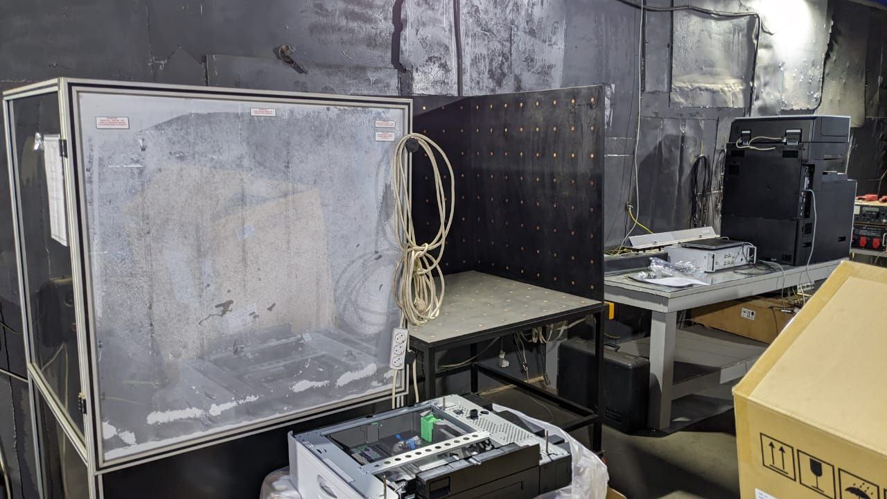 EXTRALAB laboratory — workstation and safety equipment