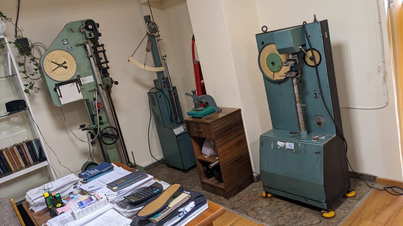 Лаборатория EXTRALAB — рабочий стол и лабораторное оборудование